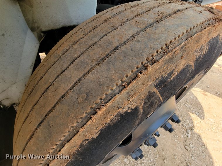 image for item KD9406 2009 International Dura Star 4300  bucket truck