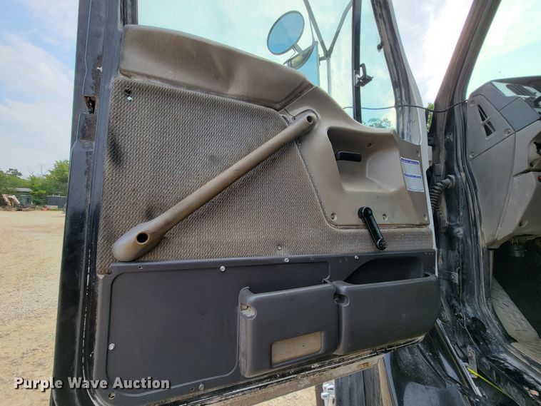 image for item KD9409 2000 Sterling LT9500  dump truck