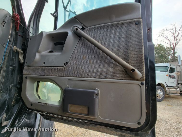 image for item KD9409 2000 Sterling LT9500  dump truck