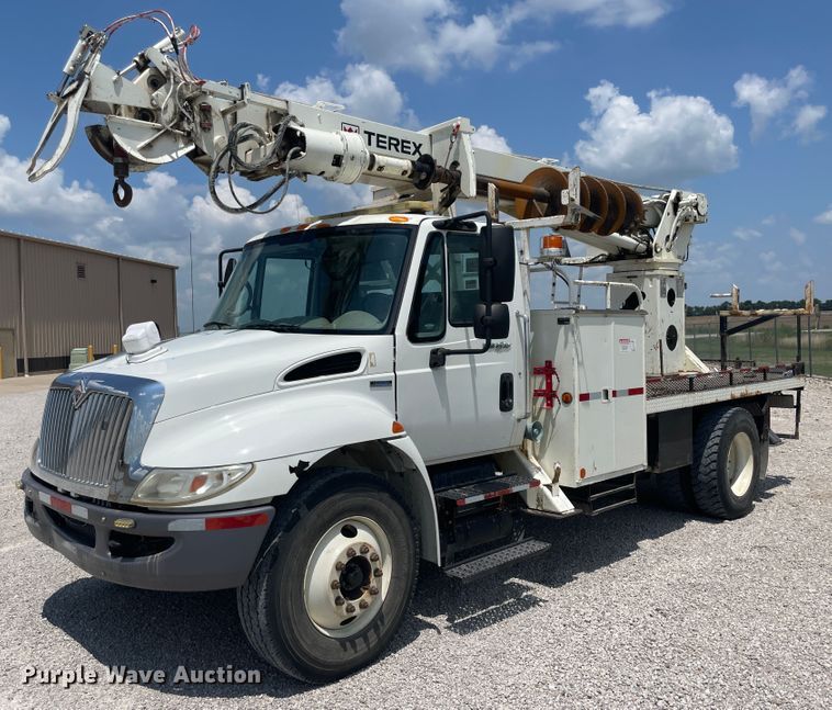 image for item KK9543 2009 International 4300  digger derrick truck