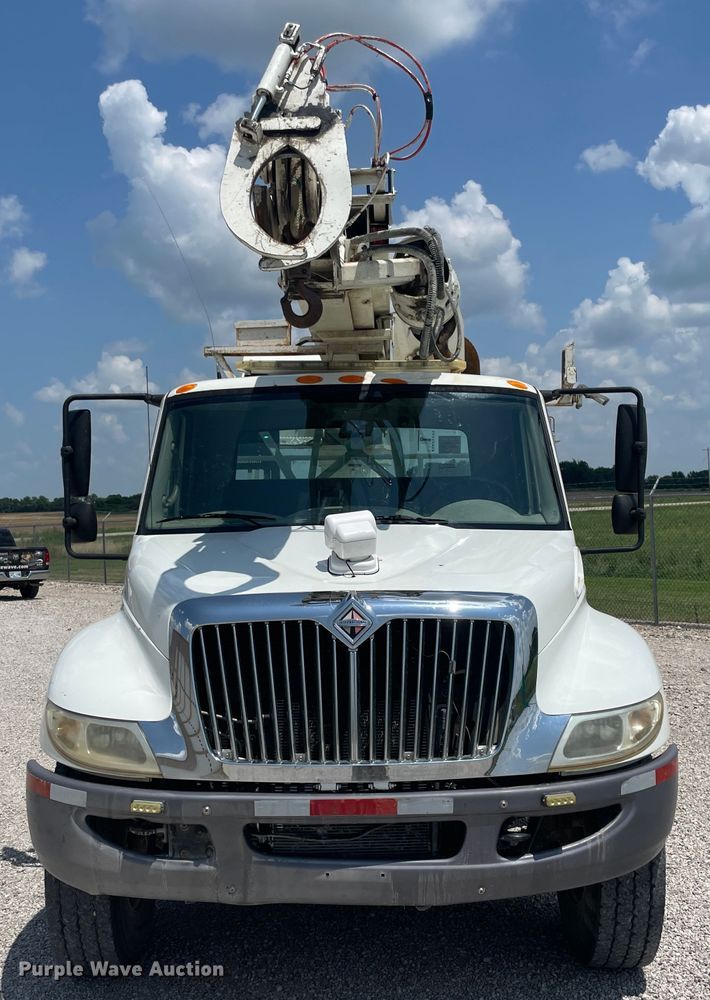 image for item KK9543 2009 International 4300  digger derrick truck