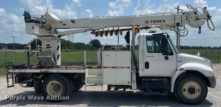 image for item KK9543 2009 International 4300  digger derrick truck