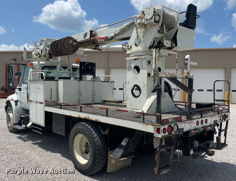 image for item KK9543 2009 International 4300  digger derrick truck