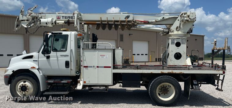 image for item KK9543 2009 International 4300  digger derrick truck