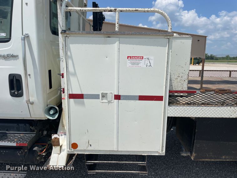 image for item KK9543 2009 International 4300  digger derrick truck