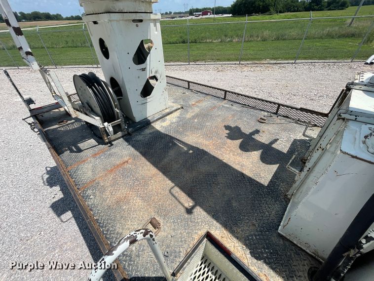 image for item KK9543 2009 International 4300  digger derrick truck