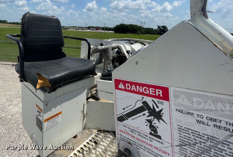 image for item KK9543 2009 International 4300  digger derrick truck