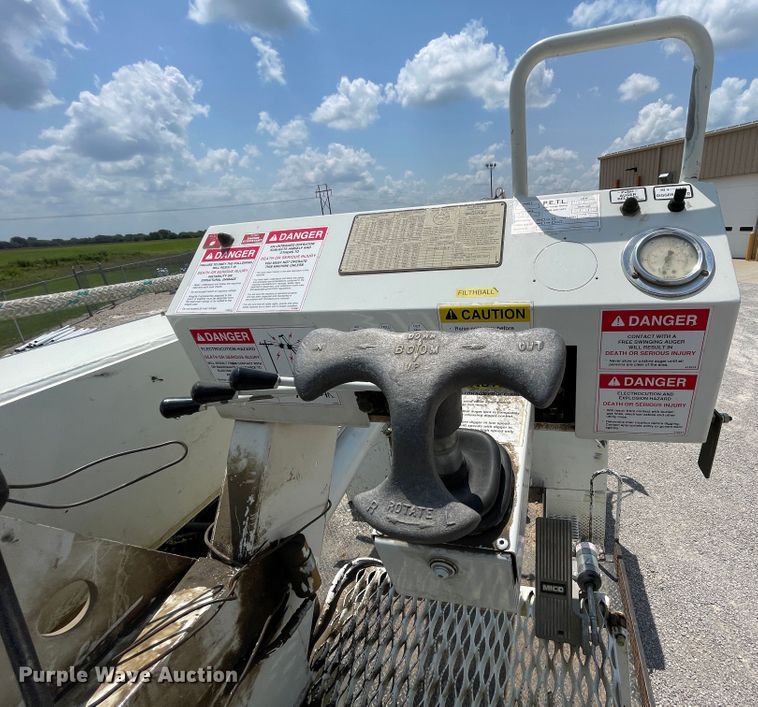 image for item KK9543 2009 International 4300  digger derrick truck