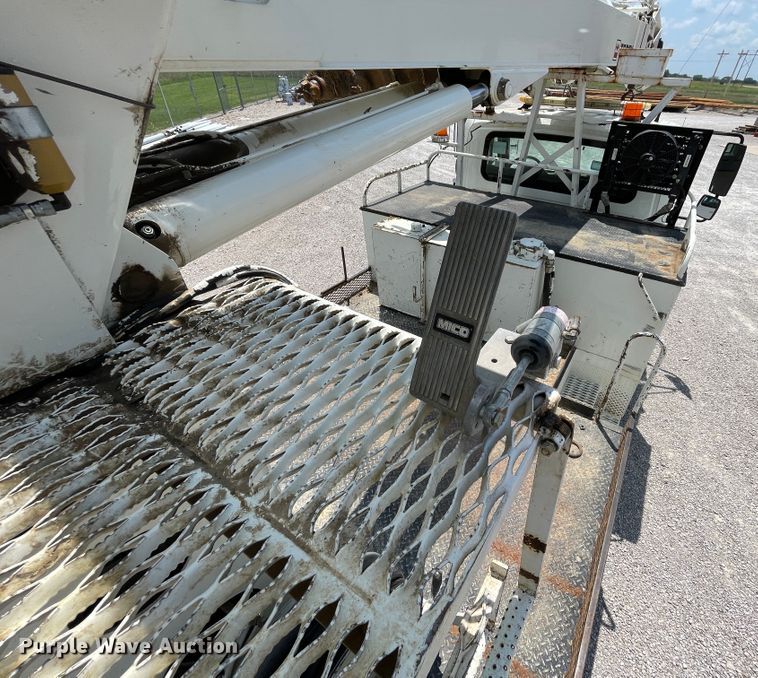 image for item KK9543 2009 International 4300  digger derrick truck