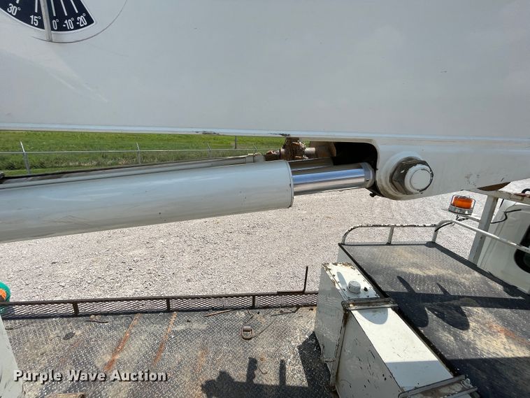 image for item KK9543 2009 International 4300  digger derrick truck