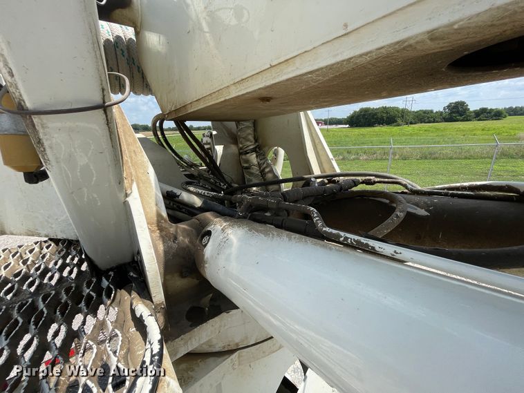 image for item KK9543 2009 International 4300  digger derrick truck