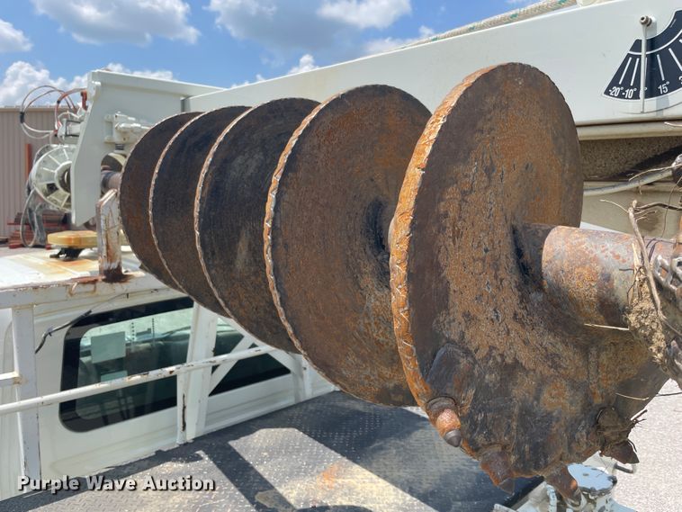 image for item KK9543 2009 International 4300  digger derrick truck