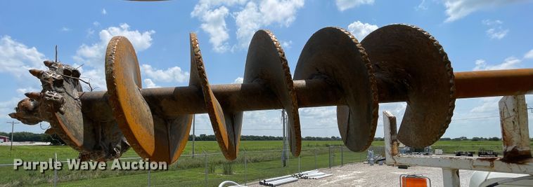 image for item KK9543 2009 International 4300  digger derrick truck