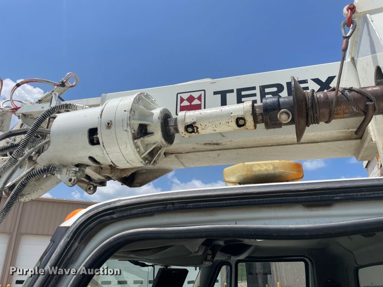 image for item KK9543 2009 International 4300  digger derrick truck