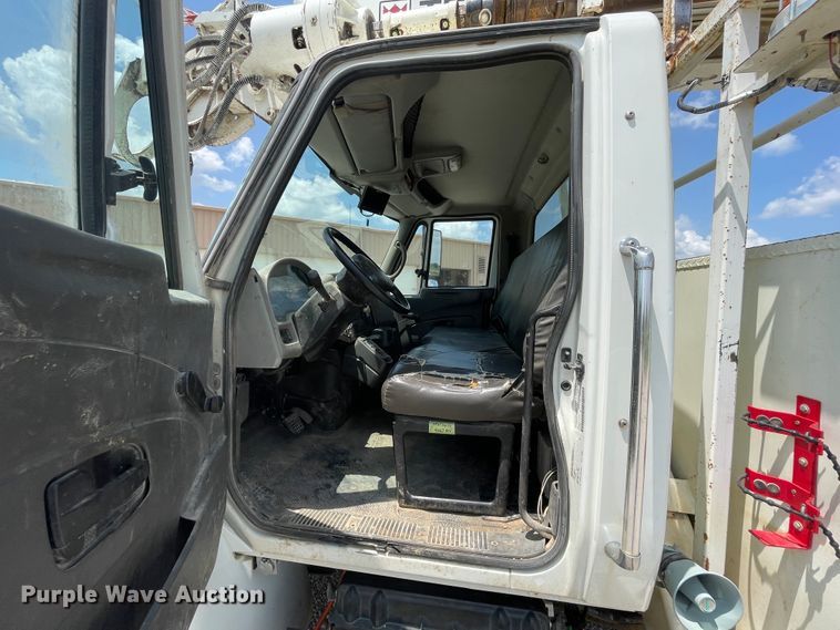 image for item KK9543 2009 International 4300  digger derrick truck