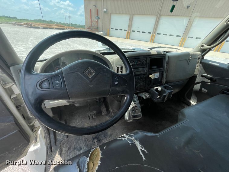 image for item KK9543 2009 International 4300  digger derrick truck