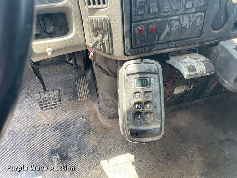 image for item KK9543 2009 International 4300  digger derrick truck