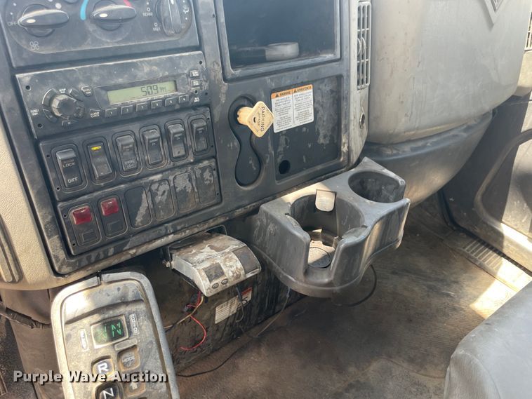 image for item KK9543 2009 International 4300  digger derrick truck