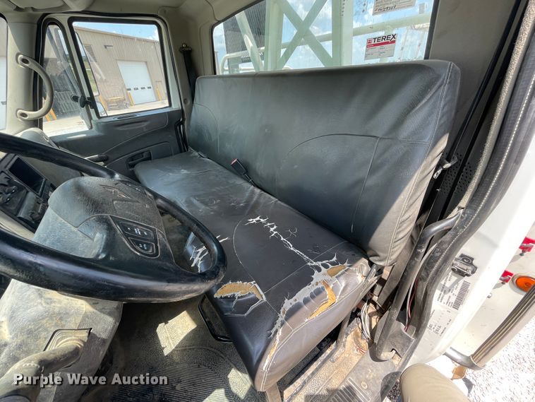 image for item KK9543 2009 International 4300  digger derrick truck