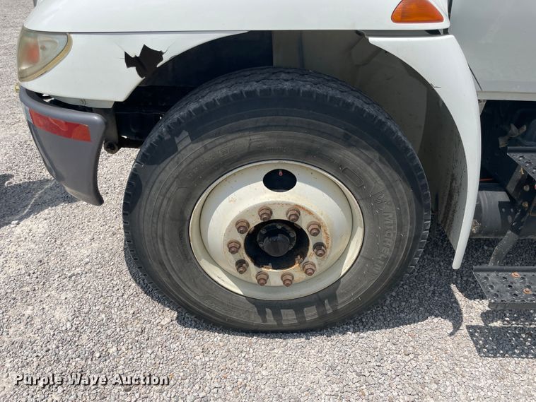 image for item KK9543 2009 International 4300  digger derrick truck