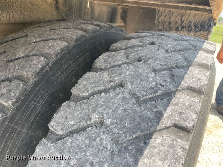 image for item KK9543 2009 International 4300  digger derrick truck