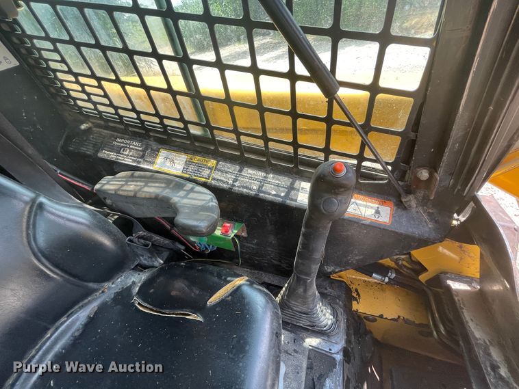 image for item KK9566 2007 John Deere CT322  tracked skid steer loader