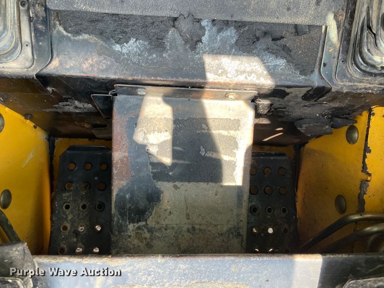 image for item KK9566 2007 John Deere CT322  tracked skid steer loader