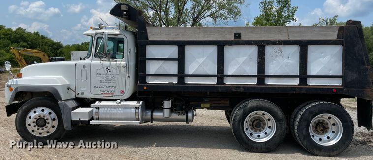 image for item KK9620 2003 Mack RD688S  dump truck