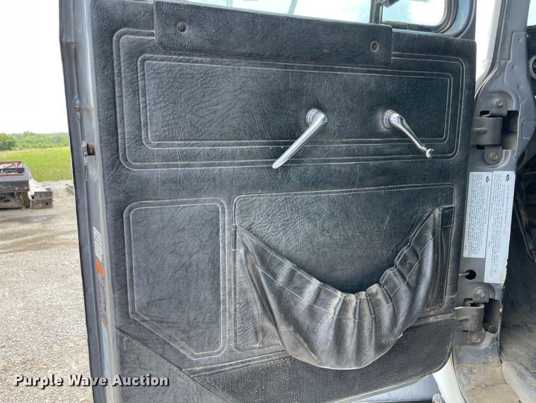 image for item KK9620 2003 Mack RD688S  dump truck