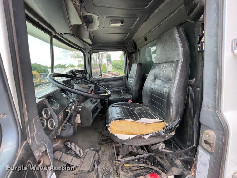 image for item KK9620 2003 Mack RD688S  dump truck