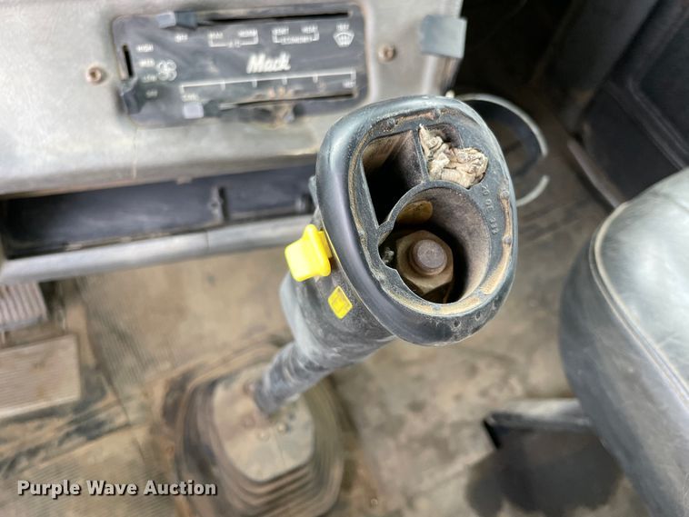 image for item KK9620 2003 Mack RD688S  dump truck