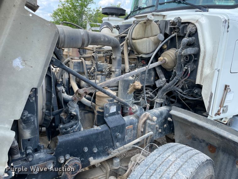 image for item KK9620 2003 Mack RD688S  dump truck