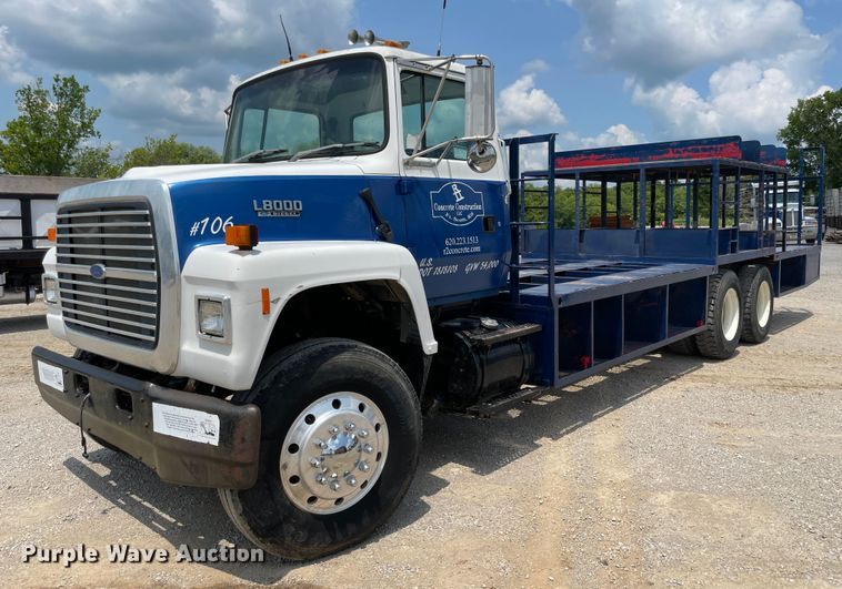 image for item KK9621 1992 Ford L8000  flatbed truck