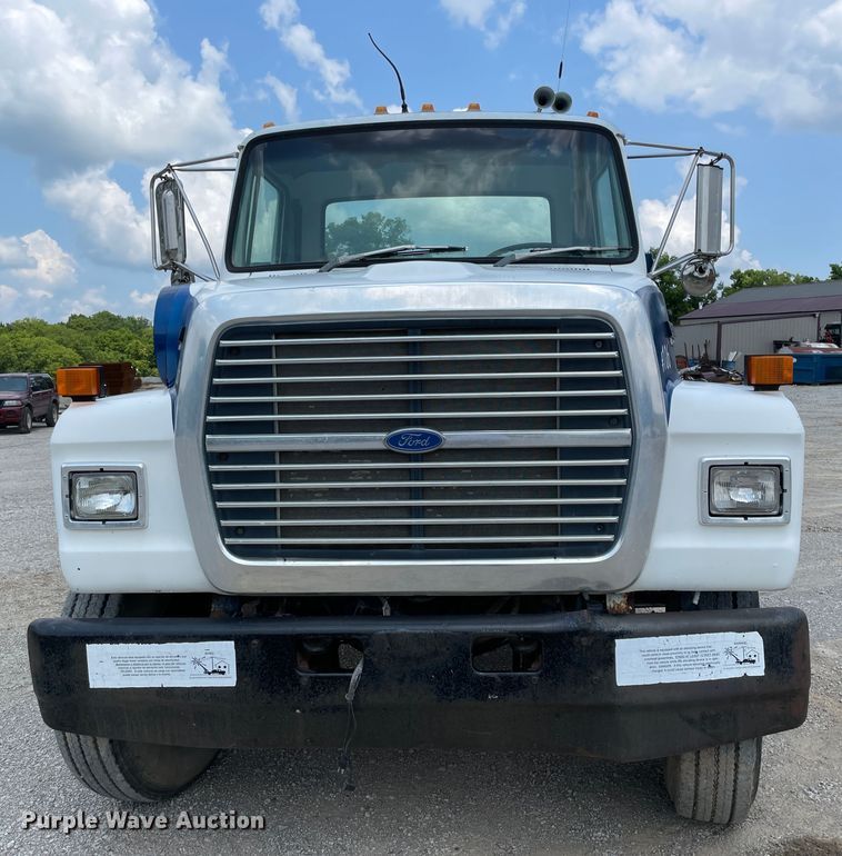 image for item KK9621 1992 Ford L8000  flatbed truck