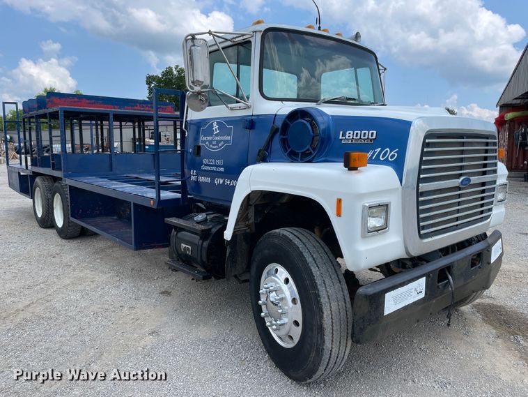 image for item KK9621 1992 Ford L8000  flatbed truck