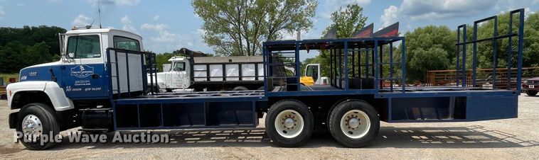 image for item KK9621 1992 Ford L8000  flatbed truck