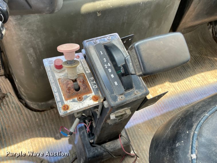 image for item KK9621 1992 Ford L8000  flatbed truck