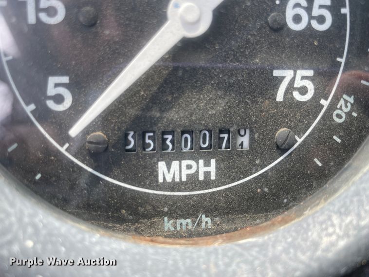 image for item KK9621 1992 Ford L8000  flatbed truck