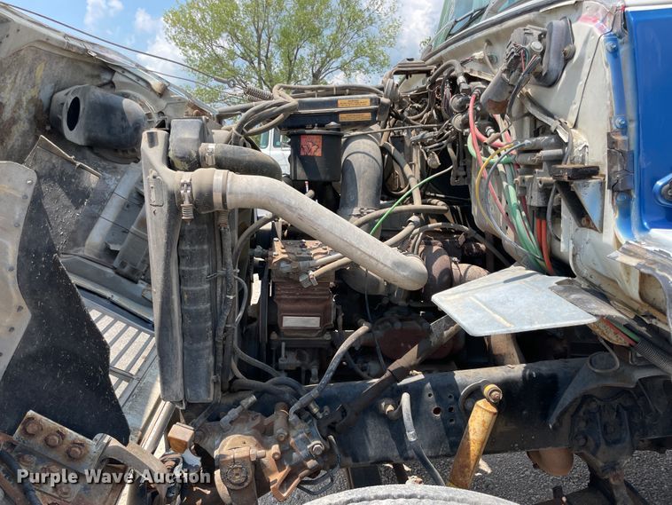 image for item KK9621 1992 Ford L8000  flatbed truck