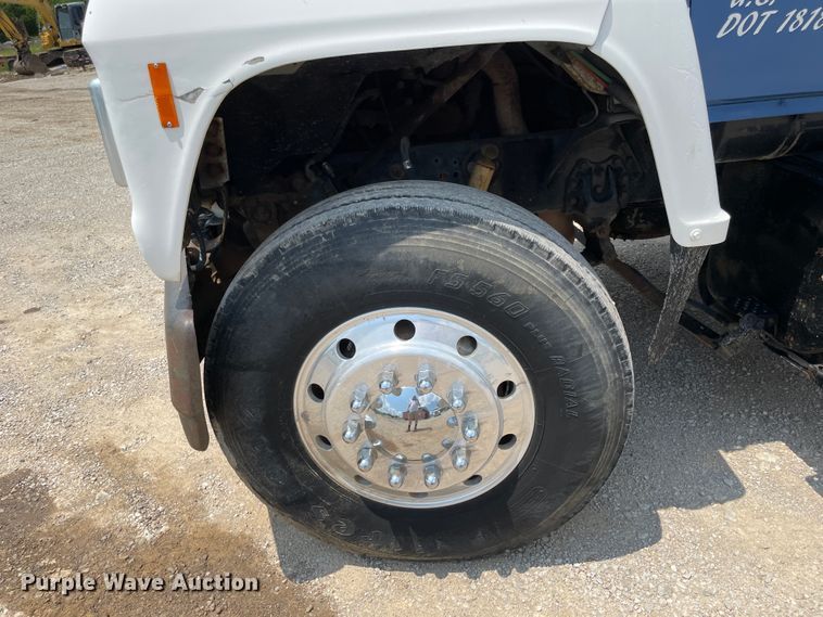 image for item KK9621 1992 Ford L8000  flatbed truck