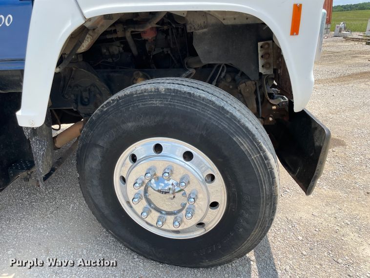 image for item KK9621 1992 Ford L8000  flatbed truck