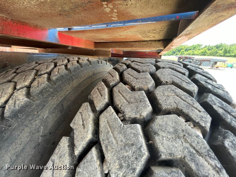 image for item KK9621 1992 Ford L8000  flatbed truck