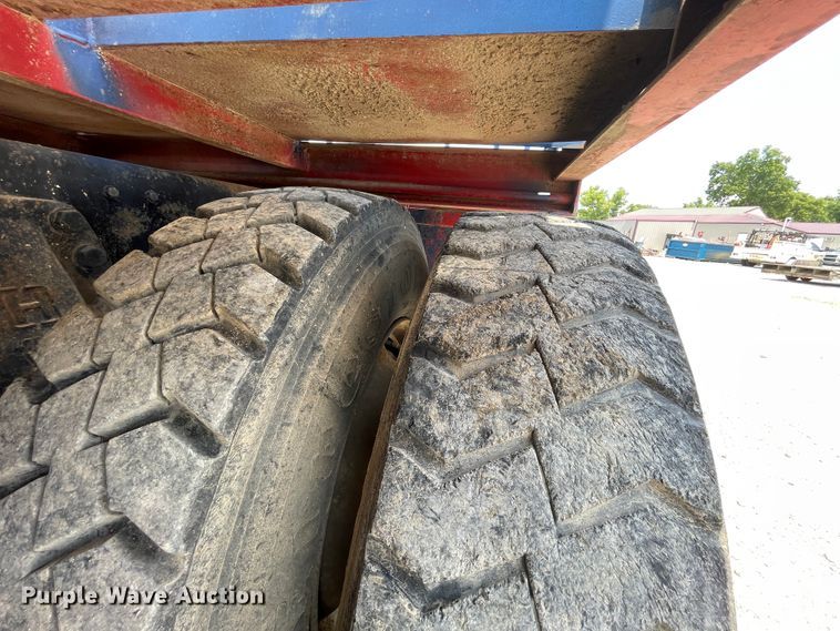 image for item KK9621 1992 Ford L8000  flatbed truck