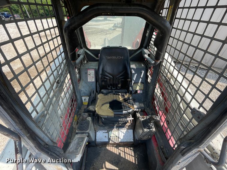 image for item KK9627 2004 Takeuchi TL140  tracked skid steer loader