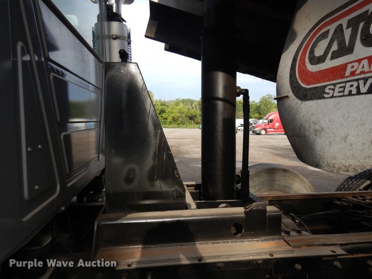 image for item KU9360 2004 Mack Granite  dump truck