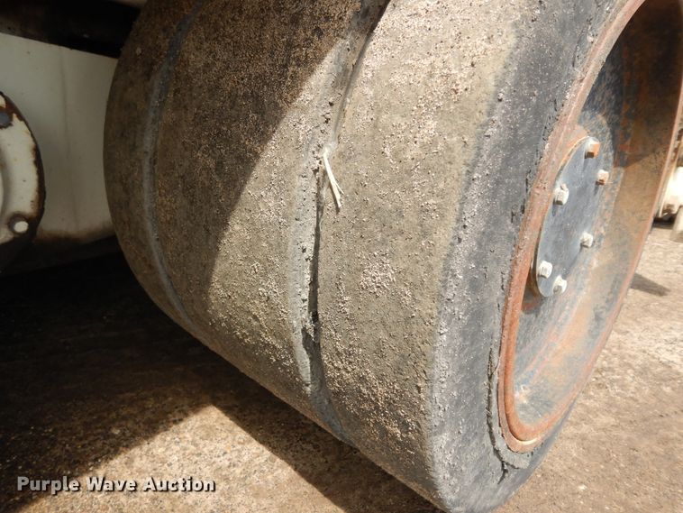 image for item KU9362 Cedarapids CR451  paver