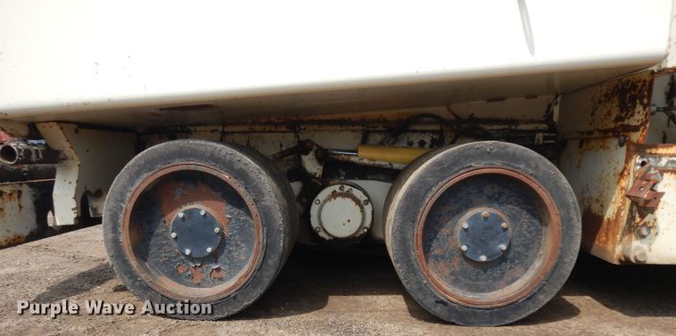 image for item KU9362 Cedarapids CR451  paver