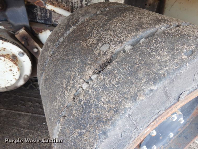 image for item KU9362 Cedarapids CR451  paver