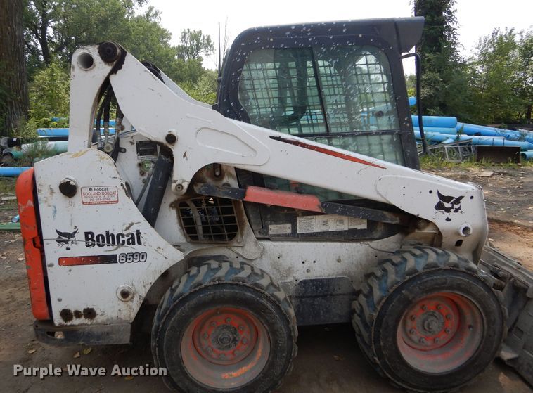 image for item KV9225 2015 Bobcat S590  skid steer loader
