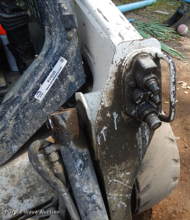 image for item KV9225 2015 Bobcat S590  skid steer loader